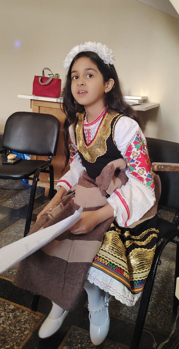 ДЕЦАТА ОТ БЪЛГАРСКОТО НЕДЕЛНО УЧИЛИЩЕ В МАРОКО ОТБЕЛЯЗАХА НАСТЪПВАЩИТЕ КОЛЕДНИ И НОВОГОДИШНИ ПРАЗНИЦИ