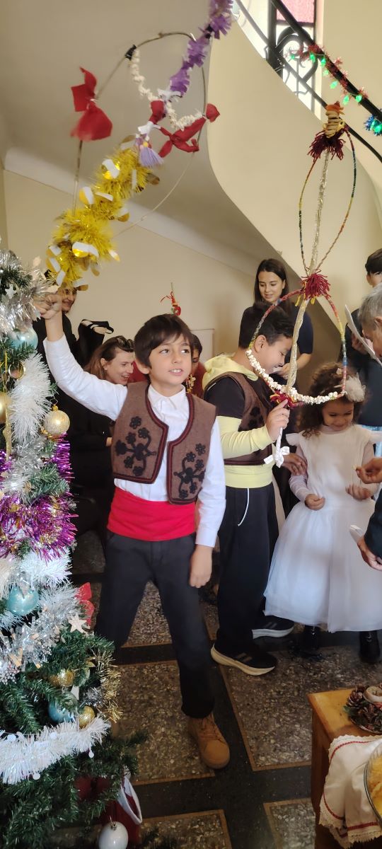 ДЕЦАТА ОТ БЪЛГАРСКОТО НЕДЕЛНО УЧИЛИЩЕ В МАРОКО ОТБЕЛЯЗАХА НАСТЪПВАЩИТЕ КОЛЕДНИ И НОВОГОДИШНИ ПРАЗНИЦИ