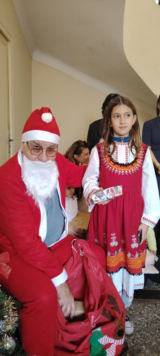 ДЕЦАТА ОТ БЪЛГАРСКОТО НЕДЕЛНО УЧИЛИЩЕ В МАРОКО ОТБЕЛЯЗАХА НАСТЪПВАЩИТЕ КОЛЕДНИ И НОВОГОДИШНИ ПРАЗНИЦИ