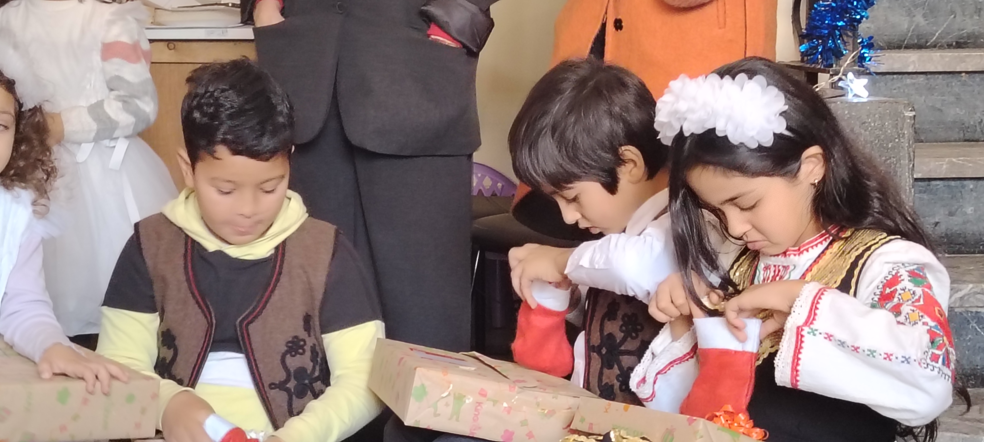 ДЕЦАТА ОТ БЪЛГАРСКОТО НЕДЕЛНО УЧИЛИЩЕ В МАРОКО ОТБЕЛЯЗАХА НАСТЪПВАЩИТЕ КОЛЕДНИ И НОВОГОДИШНИ ПРАЗНИЦИ