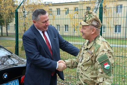 Посещение на посланик Христо Полендаков във военните бази в градовете Секешфехервар и Папа, Унгария
