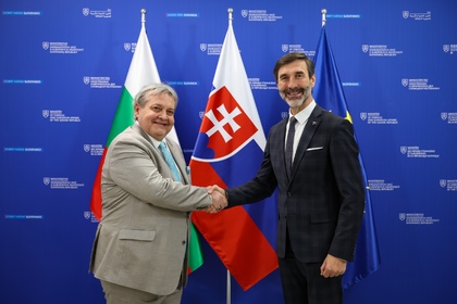 Среща на извънредния и пълномощен посланик на Република България в Словашката Република Васил Петков с  Юрай Бланар, министър на външните работи и европейските въпроси на Словашката република.   