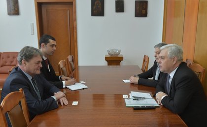 Среща на посланик Тодор Чуров с Анджел Тълвар