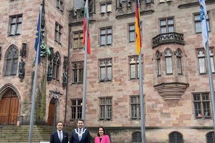 Am 28. Januar 2026 fand der Antrittsbesuch des bulgarischen Botschafters in der Bundesrepublik Deutschland, S. E. Herr Grigor Porozhanov, in Saarbrücken, der Hauptstadt des Bundeslandes Saarland, statt. Er wurde von der Generalkonsulin in Frankfurt am Main, Frau Diana Popova, begleitet