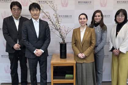 Среща на посланик Мариета Арабаджиева с ректора на Токийския университет за чужди езици относно възможностите за развитие на българистиката