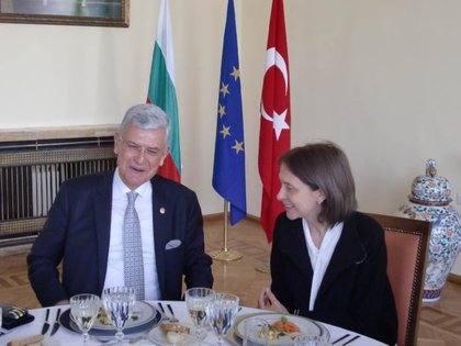 Посланик Нейнски бе домакин на работен обяд за посланиците на държавите членки на ЕС в Анкара