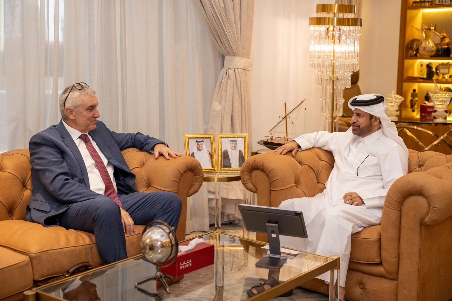 Посланик Димитър Михайлов посети културния комплекс „Катара“ в Доха