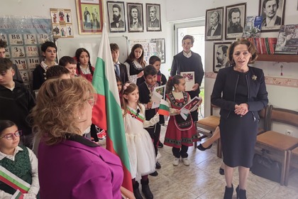 Tържество на Българското неделно училище „Св. св. Кирил и Методий“ в Лисабон по случай националния празник на България .