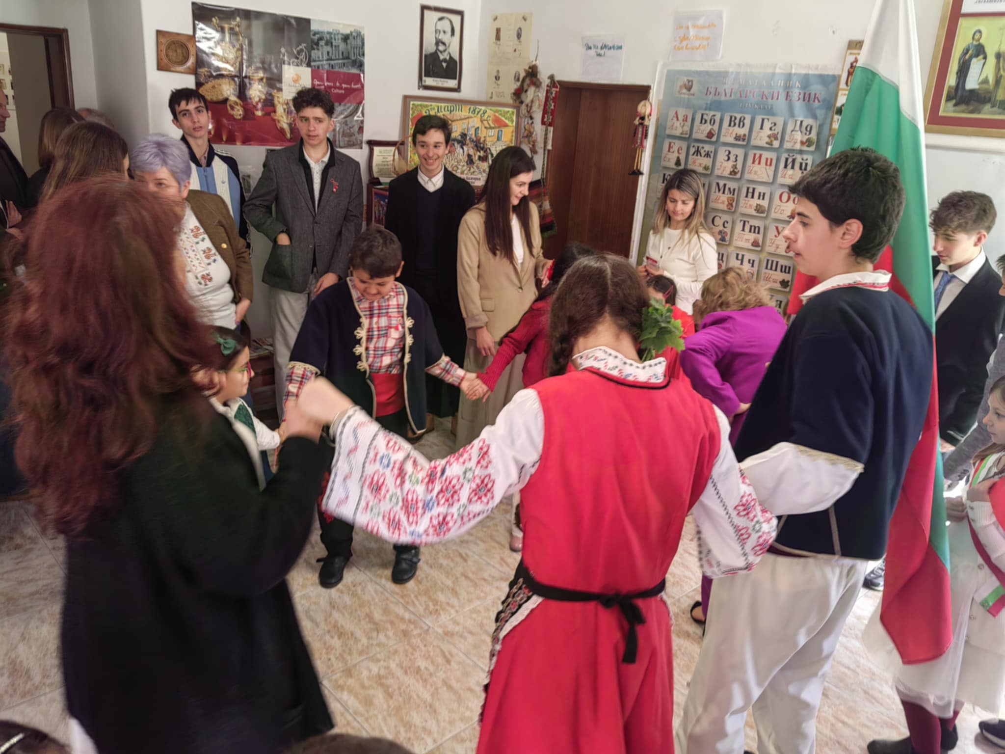 Tържество на Българското неделно училище „Св. св. Кирил и Методий“ в Лисабон по случай националния празник на България .