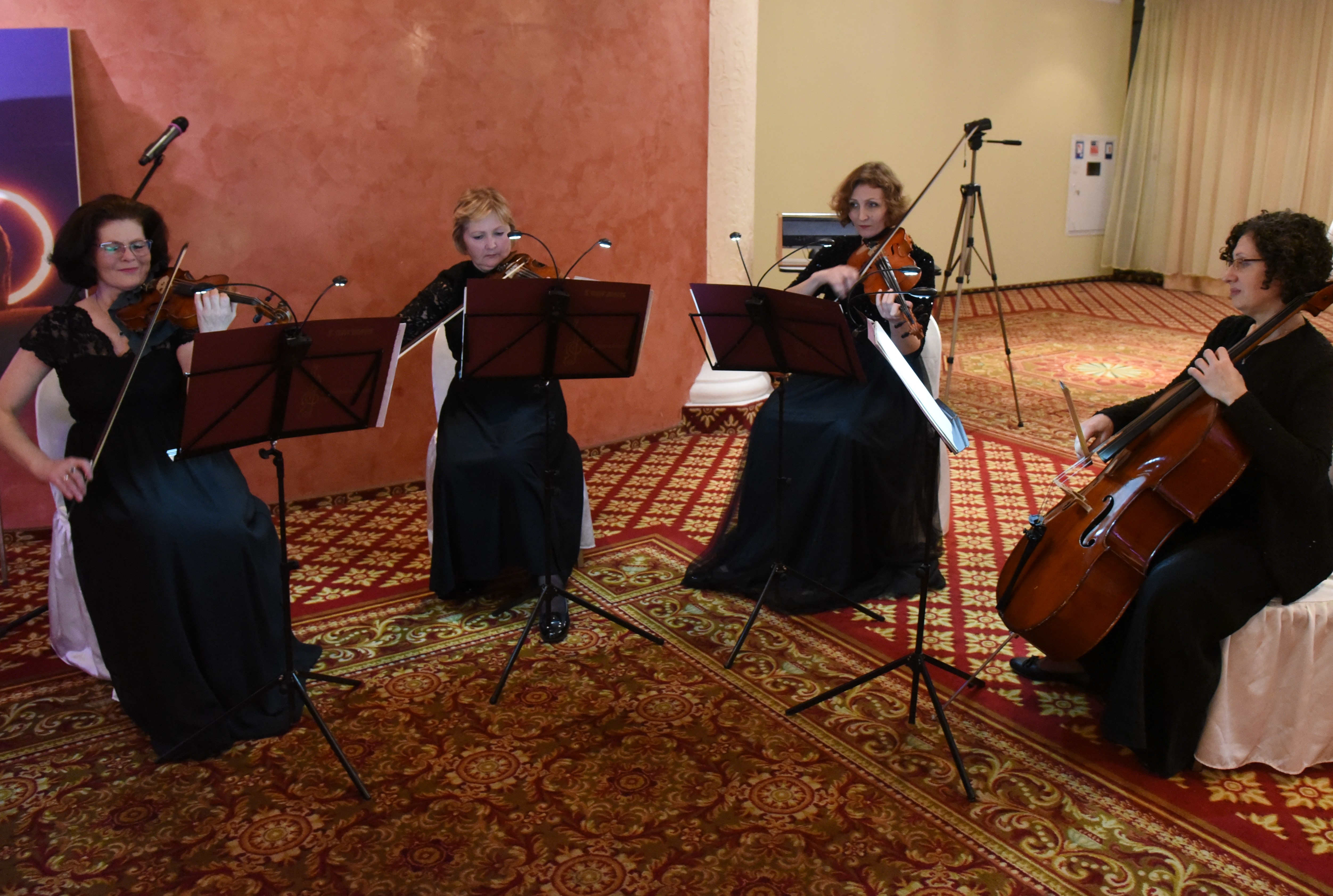 Честване на Националния празник на България - 3 март и Деня на храбростта и празника на Българската армия - 6 май