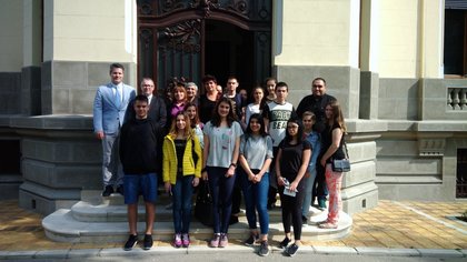 Посещение на ученици от ПГИИРЕ „Михай Еминеску“ в посолството