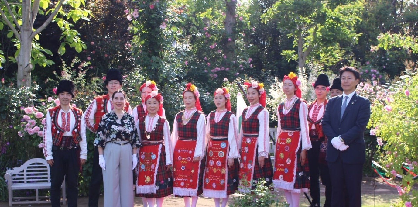 ブルガリアフェスティバルの開催（横浜市の「横浜イングリッシュガーデン」ローズガーデンにて）