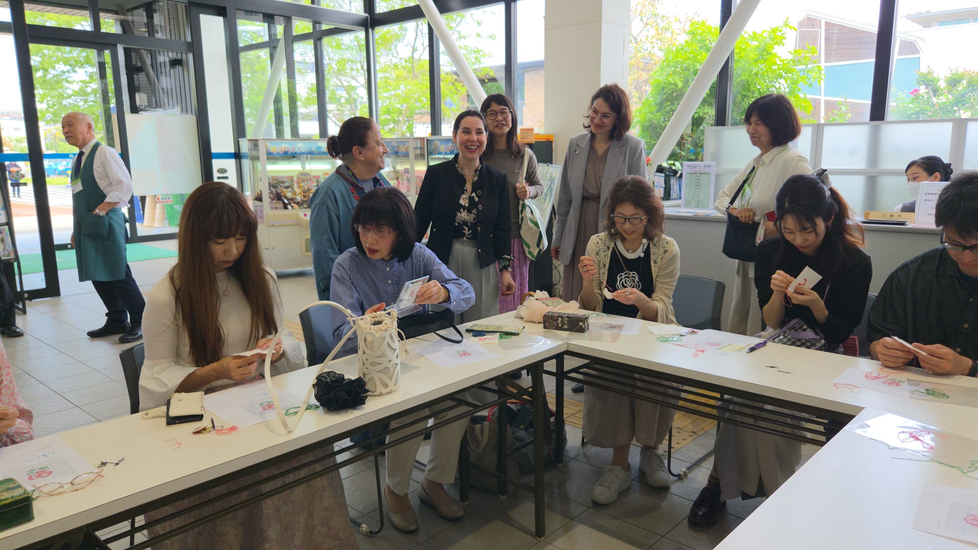 ブルガリアフェスティバルの開催（横浜市の「横浜イングリッシュガーデン」ローズガーデンにて）