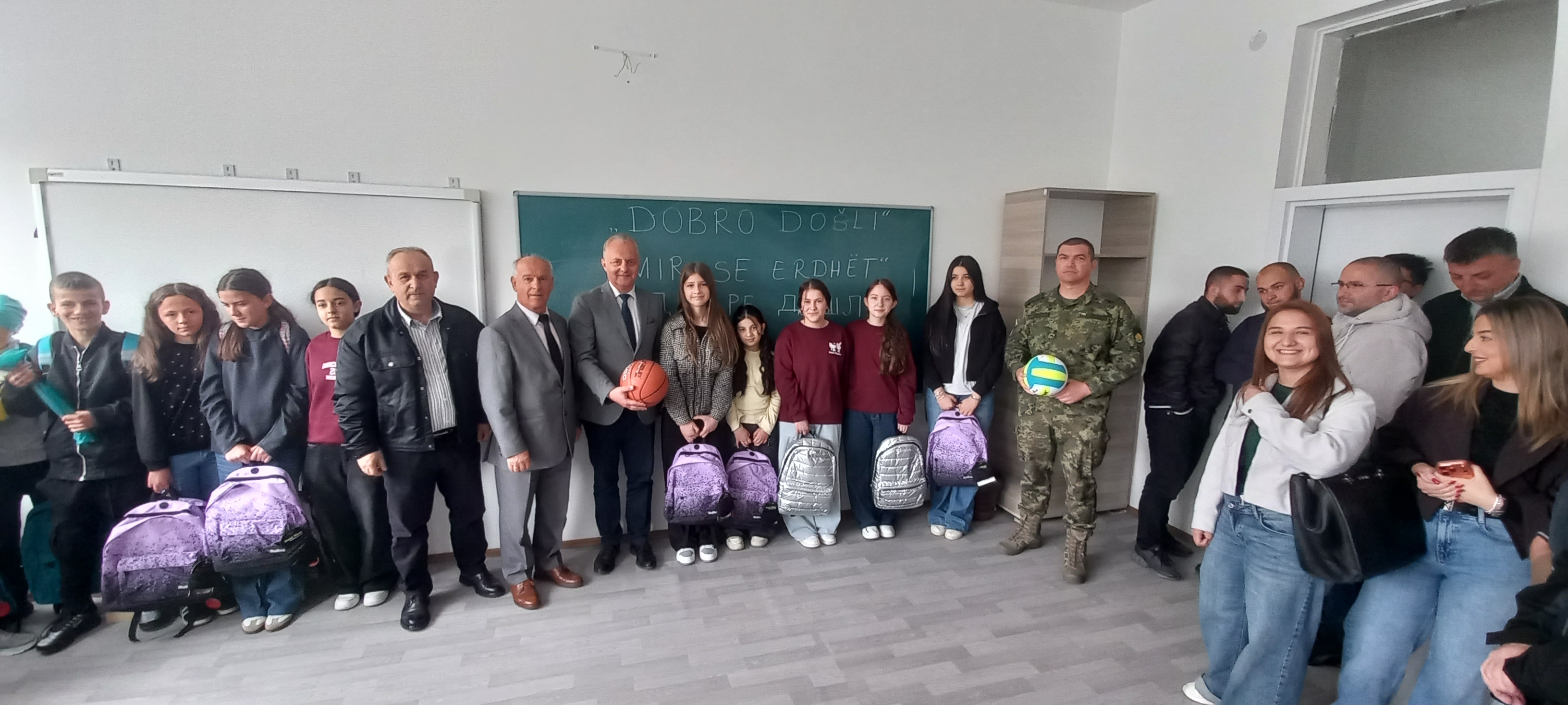 Посолството на България и военнослужещите от българския контингент със съвместна благотворителна инициатива по повод деня на Европа
