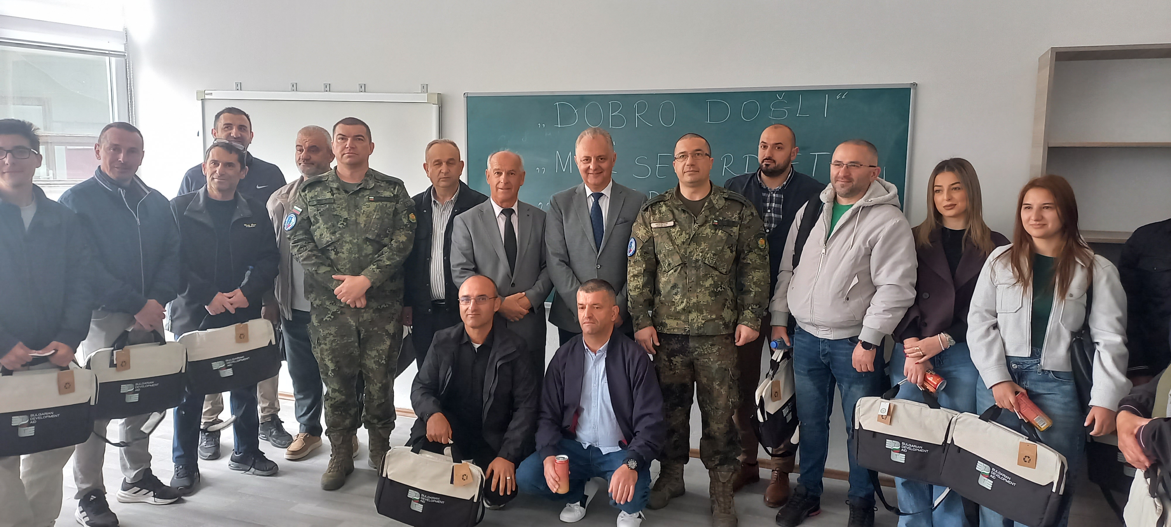 Посолството на България и военнослужещите от българския контингент със съвместна благотворителна инициатива по повод деня на Европа