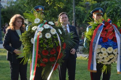 Почит пред паметника на „Св. Св. Кирил и Методий” в Белград