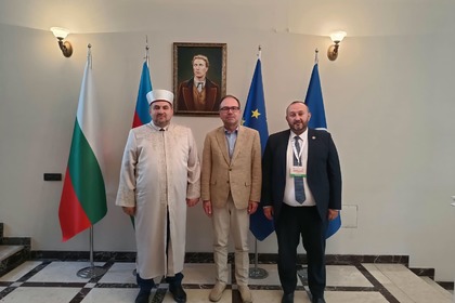 Среща на посланик Руслан Стоянов с главния мюфтия на Република България д-р Ахмед Хасанов и със заместник главния мюфтия г-н Бейхан Мехме