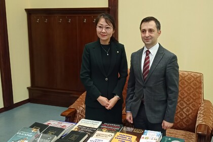 Избрани български книги бяха дарени на Народния дом на науката на КНДР