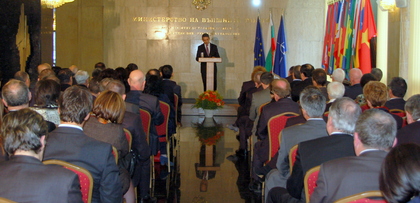 Нуждаем се от мотивирани, комуникативни и познаващи българските приоритети посланици
