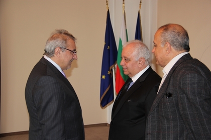 Ivan Sirakov presented the Golden Laurel Branch award to the Iraqi Ambassador to Bulgaria