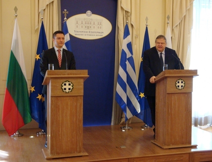  The problem of the refugee flows requires solutions at European level