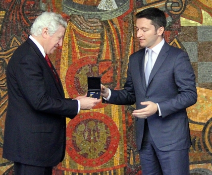 Minister Kristian Vigenin conferred the "Golden Laurel Bough" award on Pierre Vimont