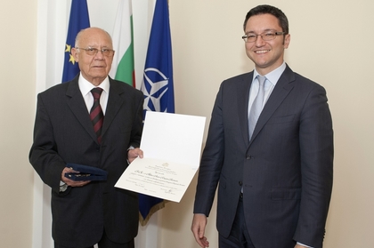 Minister Vigenin presented the ‘Golden Laurel Bough’ award to Ambassador Rafael Angel Barreto