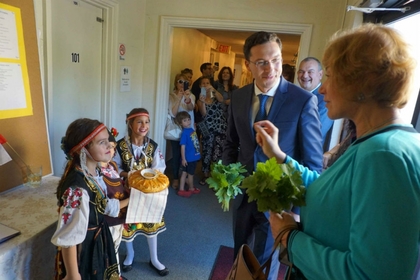 Foreign Minister Daniel Mitov visited the Bulgarian school in Washington,  DC