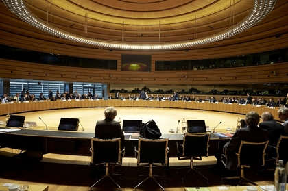 EU Foreign Ministers adopted a strategy to combat terrorism in Syria and Iraq and reaffirmed their support for the OSCE Mission in Ukraine