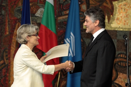 Irina Bokova awarded Theodosii Spassov UNESCO Artist for Peace