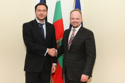  Minister Daniel Mitov confers with the newly appointed Canadian Ambassador Kevin Hamilton