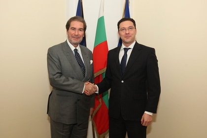 Minister Daniel Mitov confers with the Secretary General of the BSEC Permanent International Secretariat