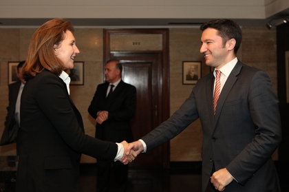 Министър Вигенин се срещна със Сесилия Атиас