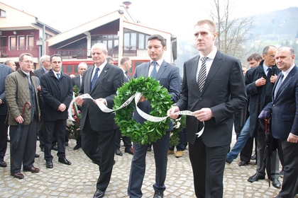 Външните министри на България, Сърбия и Черна гора почетоха паметта на 12-те български деца, загинали в р. Лим
