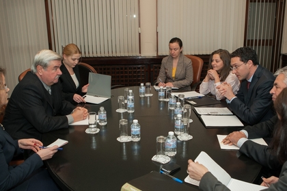 Министър Даниел Митов се срещна с посланик Юрий Исаков