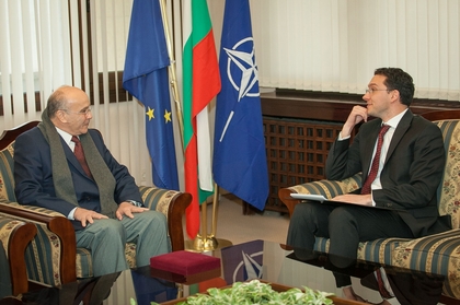Среща на министър Даниел Митов с посланика на Алжир