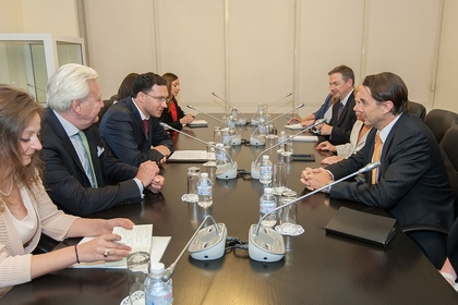 Министър Даниел Митов разговаря със специалния пратеник на Държавния департамент на САЩ по енергийните въпроси