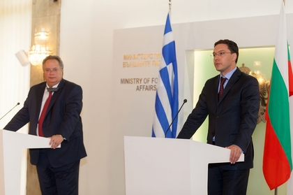 Като страни-членки на ЕС и НАТО България и Гърция носят отговорност за сигурността и стабилността в региона