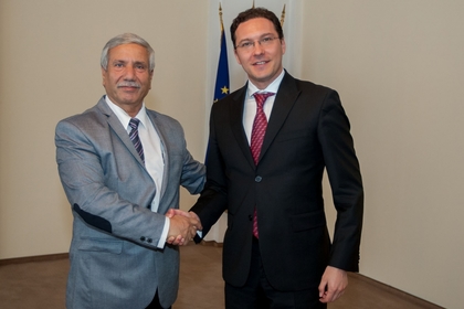 Среща на министър Даниел Митов с посланика на Държавата Израел в София Шаул Камиса Раз