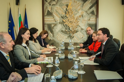 Среща на министър Даниел Митов с председателя на комисията по външна политика на Върховната Рада на Украйна Ганна Гопко