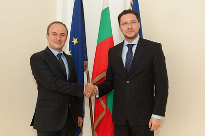 Среща на министър Даниел Митов с новоназначения посланик на Румъния