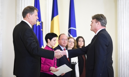 Посланик Тодор Чуров връчи акредитивните си писма на президента на Румъния Клаус Йоханис