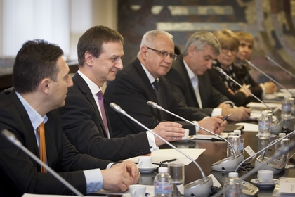 Министърът на външните работи откри кръгла маса по въпросите на възпоменанието на Холокоста