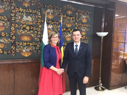 Вицепремиерът Екатерина Захариева разговаря в Букурещ с румънския премиер Сорин Гриндяну