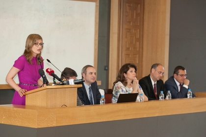 Вицепремиерът Екатерина Захариева в Софийския университет: Когато единството на ЕС е застрашено – излизаме по-силни