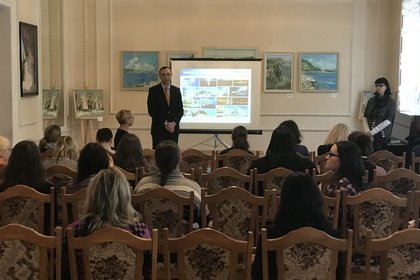  First tourist presentation along with Intourist 