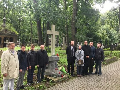 Laying of flowers and pansy of the mound of Major General  V.F.Derozhinski 
