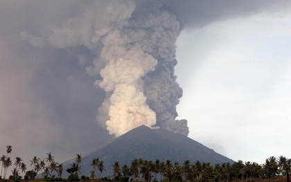 Кризисен щаб в посолството на България в Джакарта и информационно бюро на летището в Бали са готови да съдействат на българските граждани след изригването на вулкана Агунг