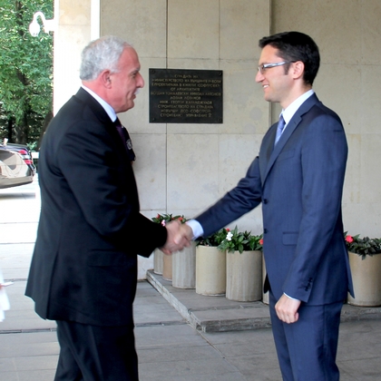 Кристиан Вигенин разговаря с палестинския външен министър Рияд Ал Малики