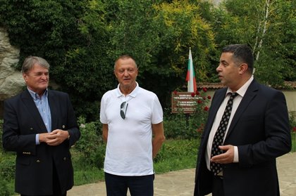 Посещение на скалния манастир „Свети Димитър Басарбовски“